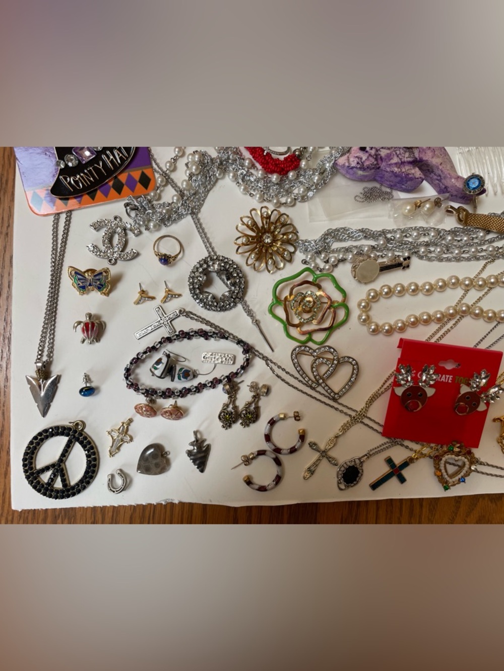 Costume Jewelry Lot 5 - Avon, Earrings, Necklaces + Brooches - Picture 3 of 7